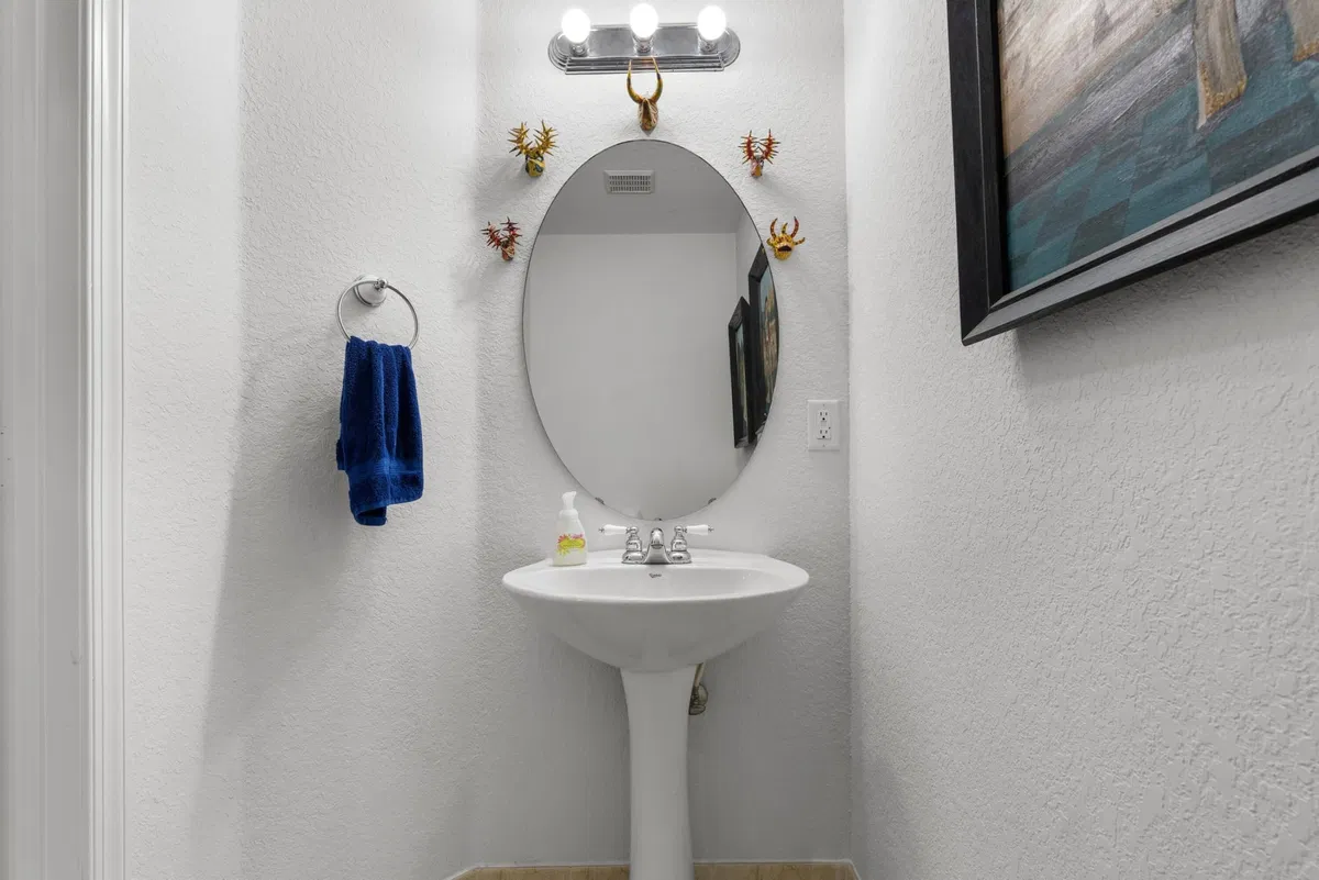 Unit 2 photo 10