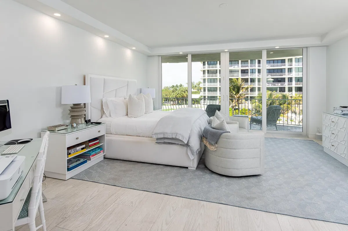 Sloan's Curve Palm Beach Unit 204s photo 10