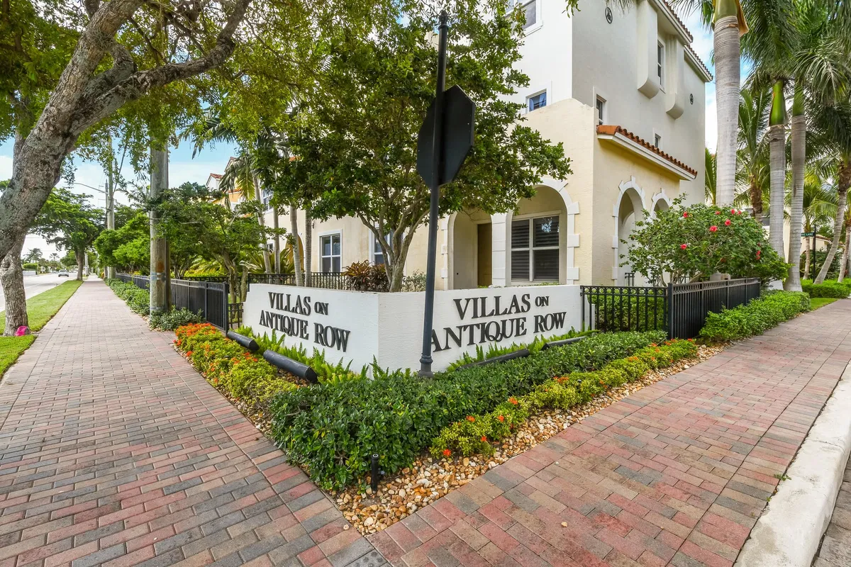 Villas on Antique Row Unit 21 photo 4