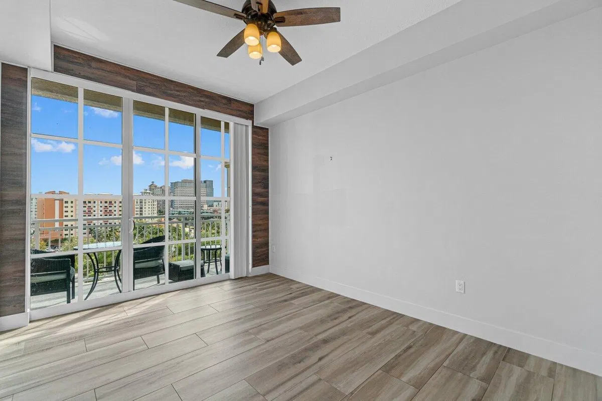The Whitney Unit 807 photo 16