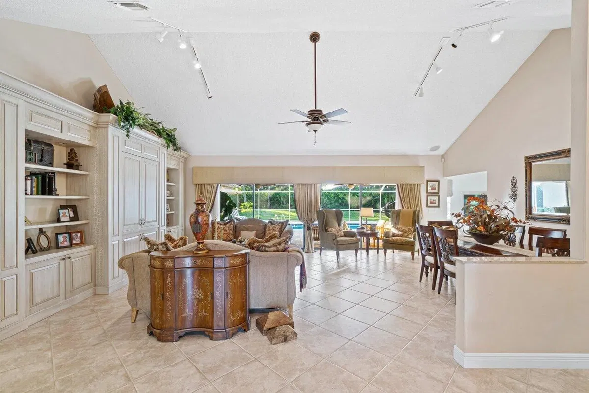 Boca Bath & Tennis Residence photo 7