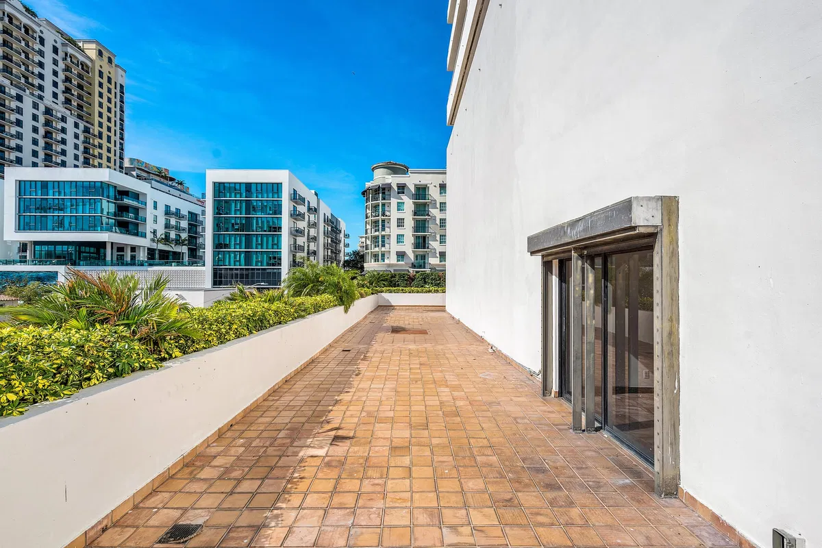 The Plaza of The Palm Beaches Unit Th2h photo 28