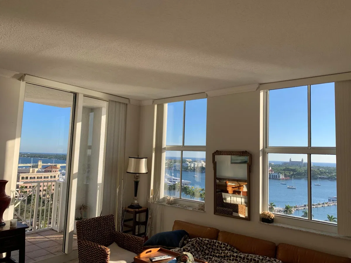 The Strand Unit 1204 photo 4