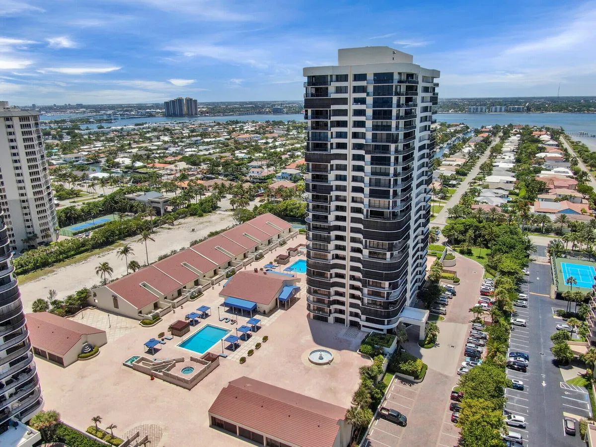 Martinique Singer Island Unit 401 photo 4