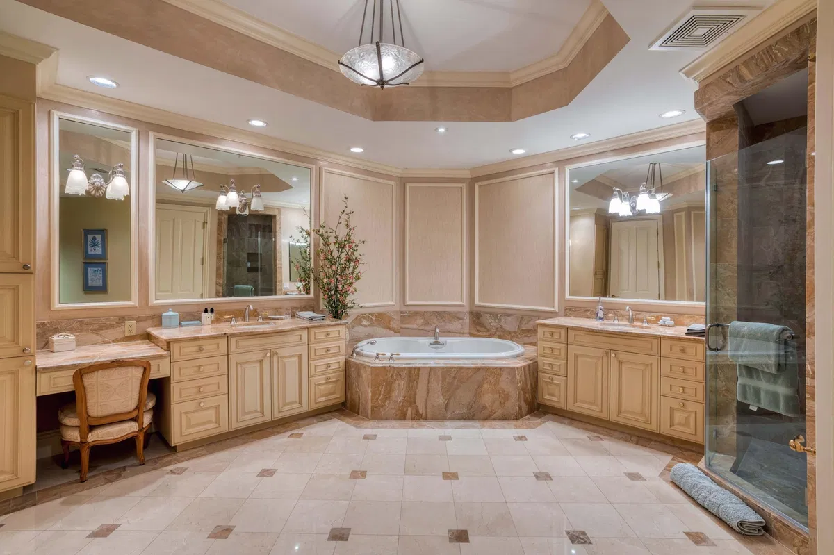 One Watermark Place Unit 1003 photo 10