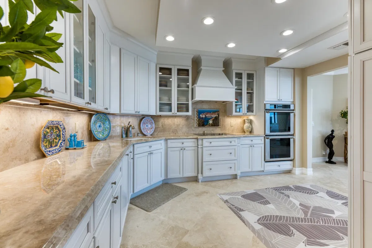 Sloan's Curve Palm Beach Unit 307s photo 10