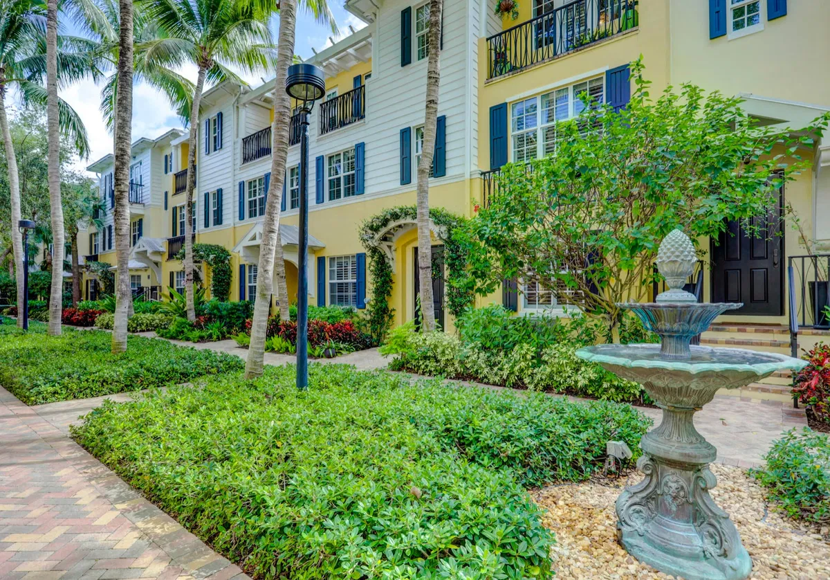 Magnolia Court Residence