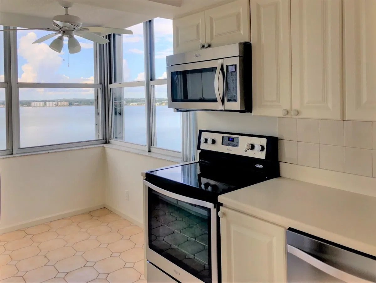 Corniche Singer Island Unit 1506 photo 10
