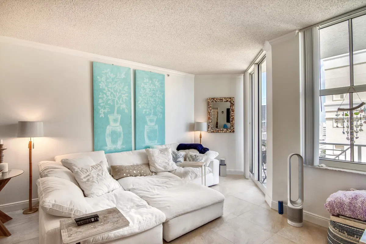 The Strand Unit 1502 photo 4