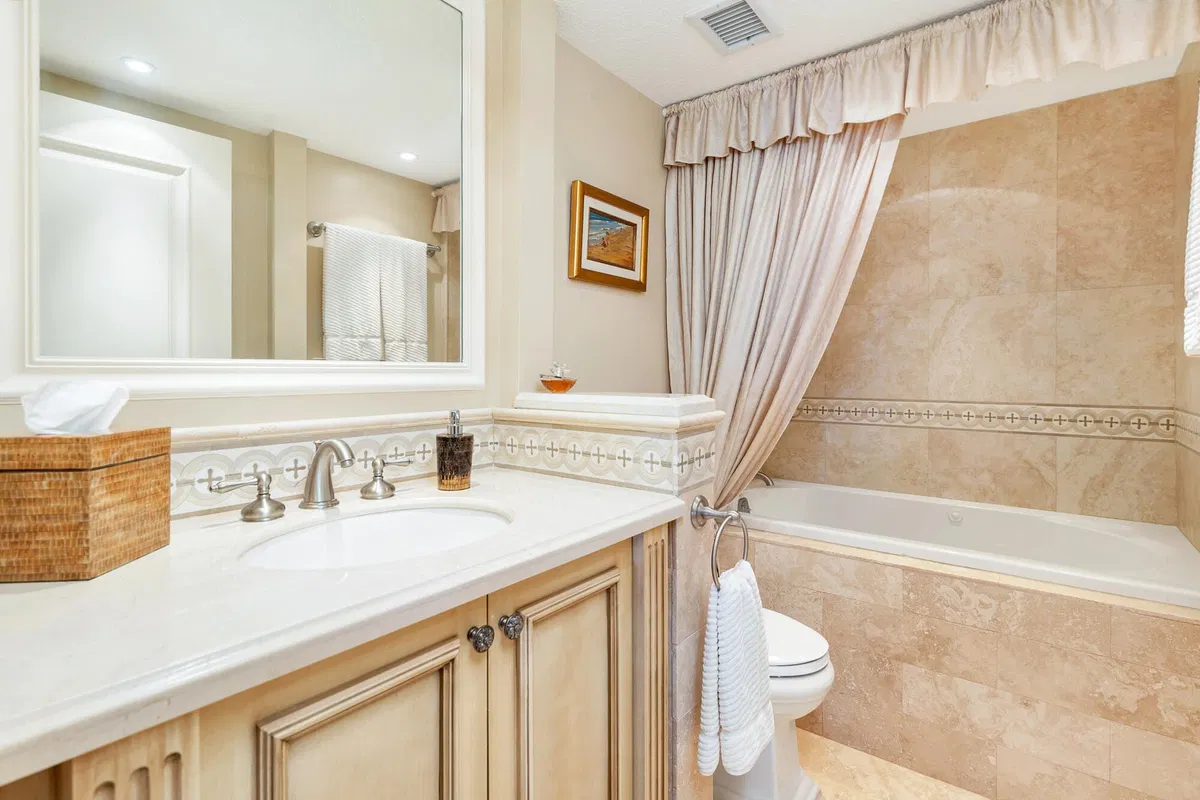 Winthrop House Condos Unit 309 photo 13