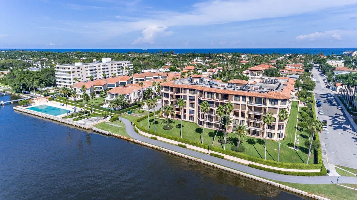 L'Ermitage Palm Beach Unit 205
