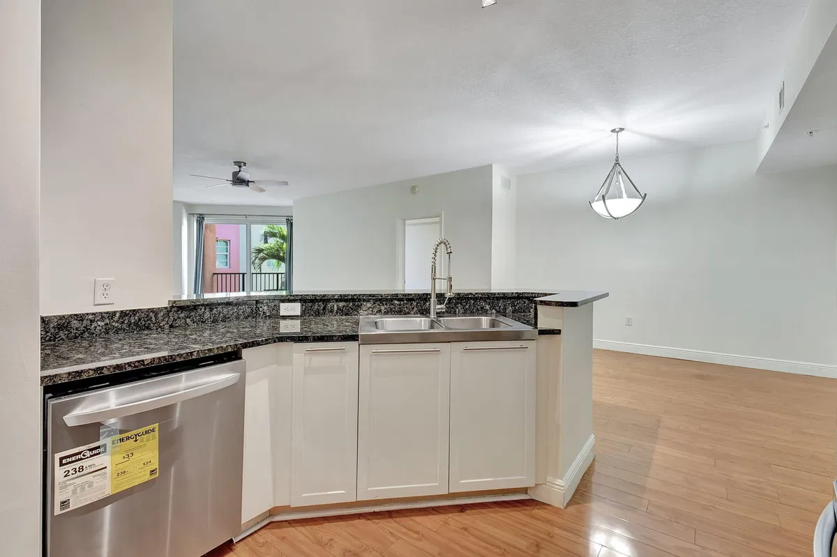 The Astor Unit 403 photo 19