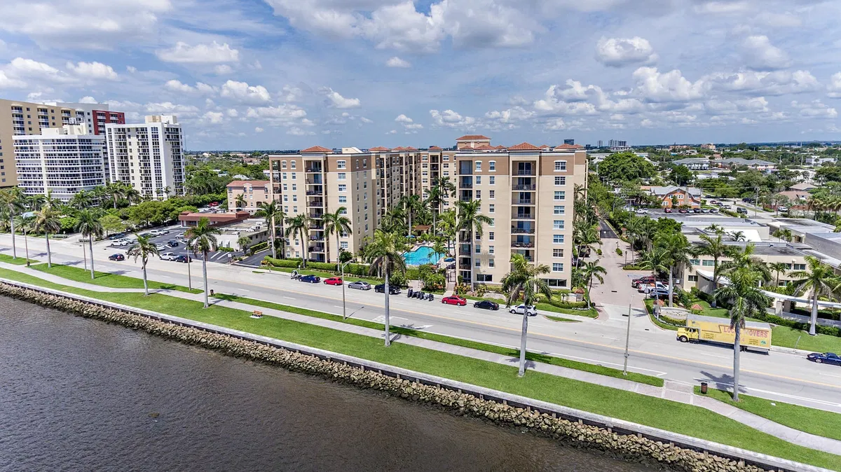 Flagler Pointe Unit 902 photo 34