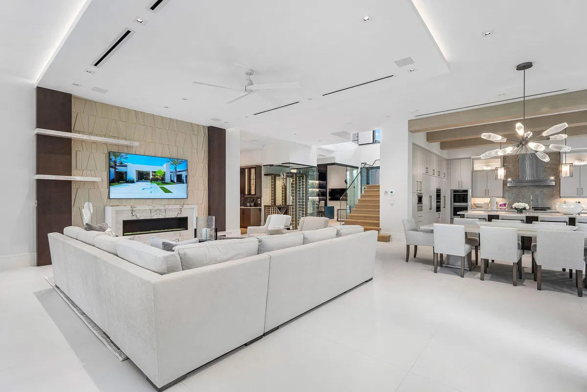 Royal Palm Yacht and Country Club Residence photo 13
