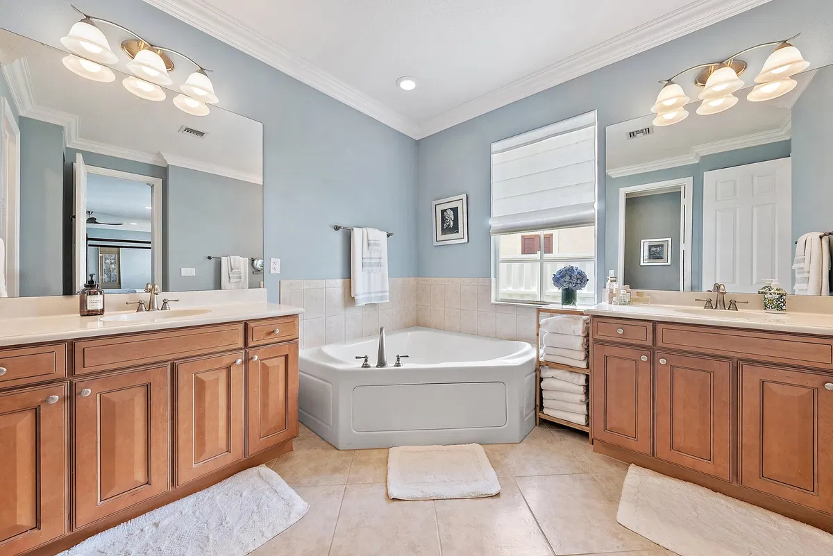 Canterbury Place Residence photo 25