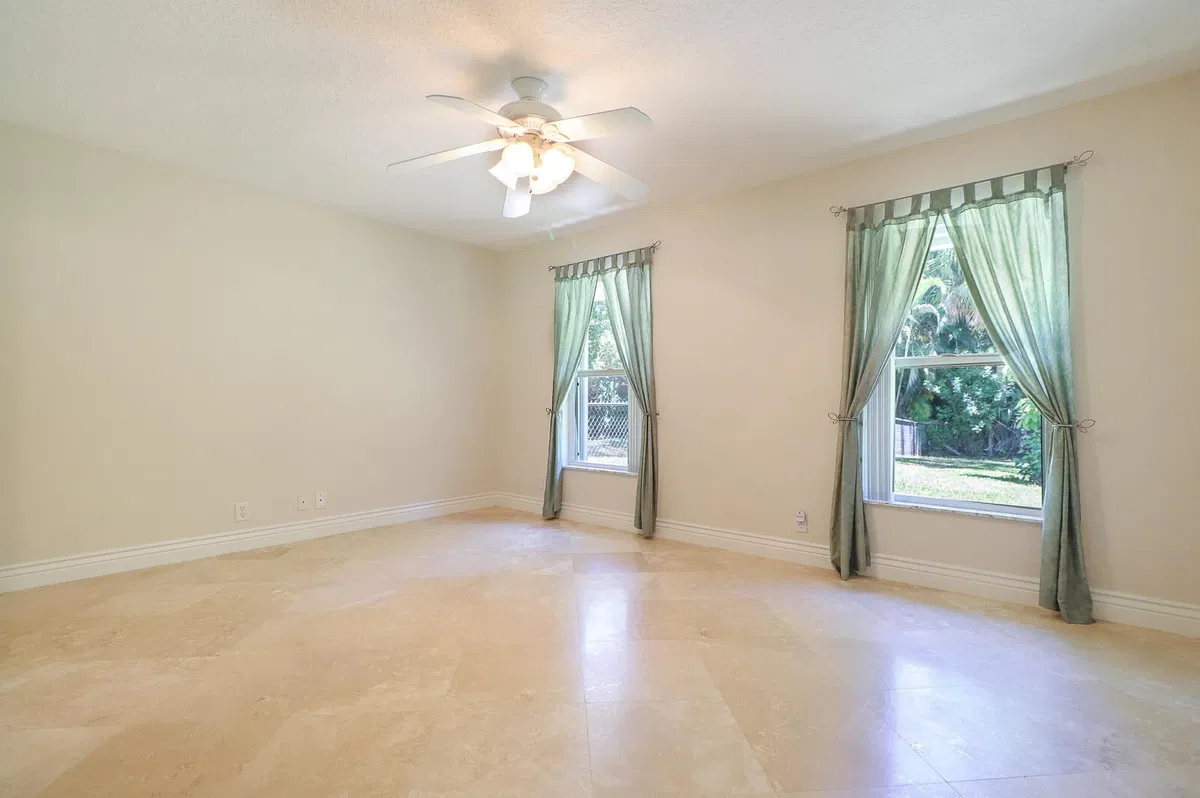 Residence photo 28