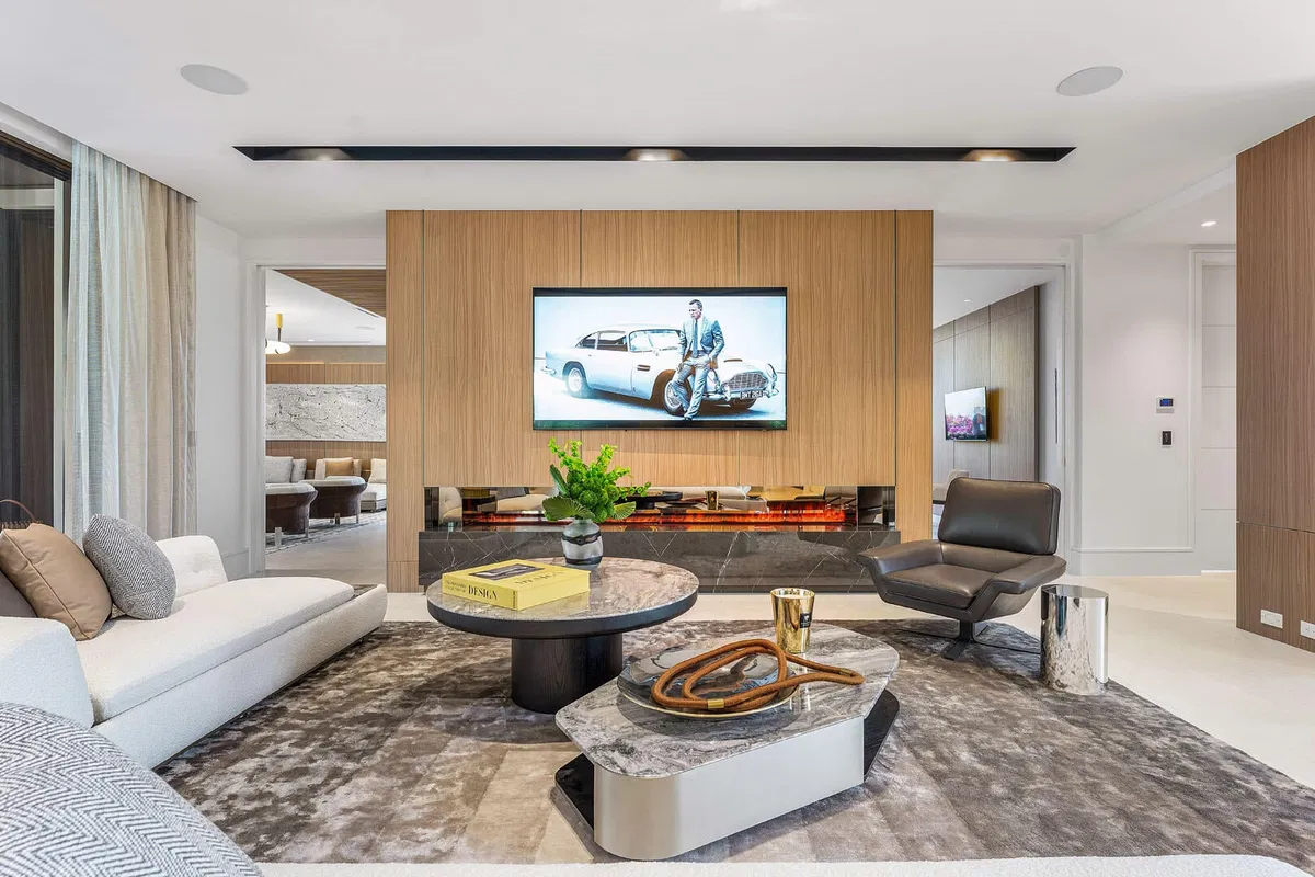 Royal Palm Yacht and Country Club Residence photo 10