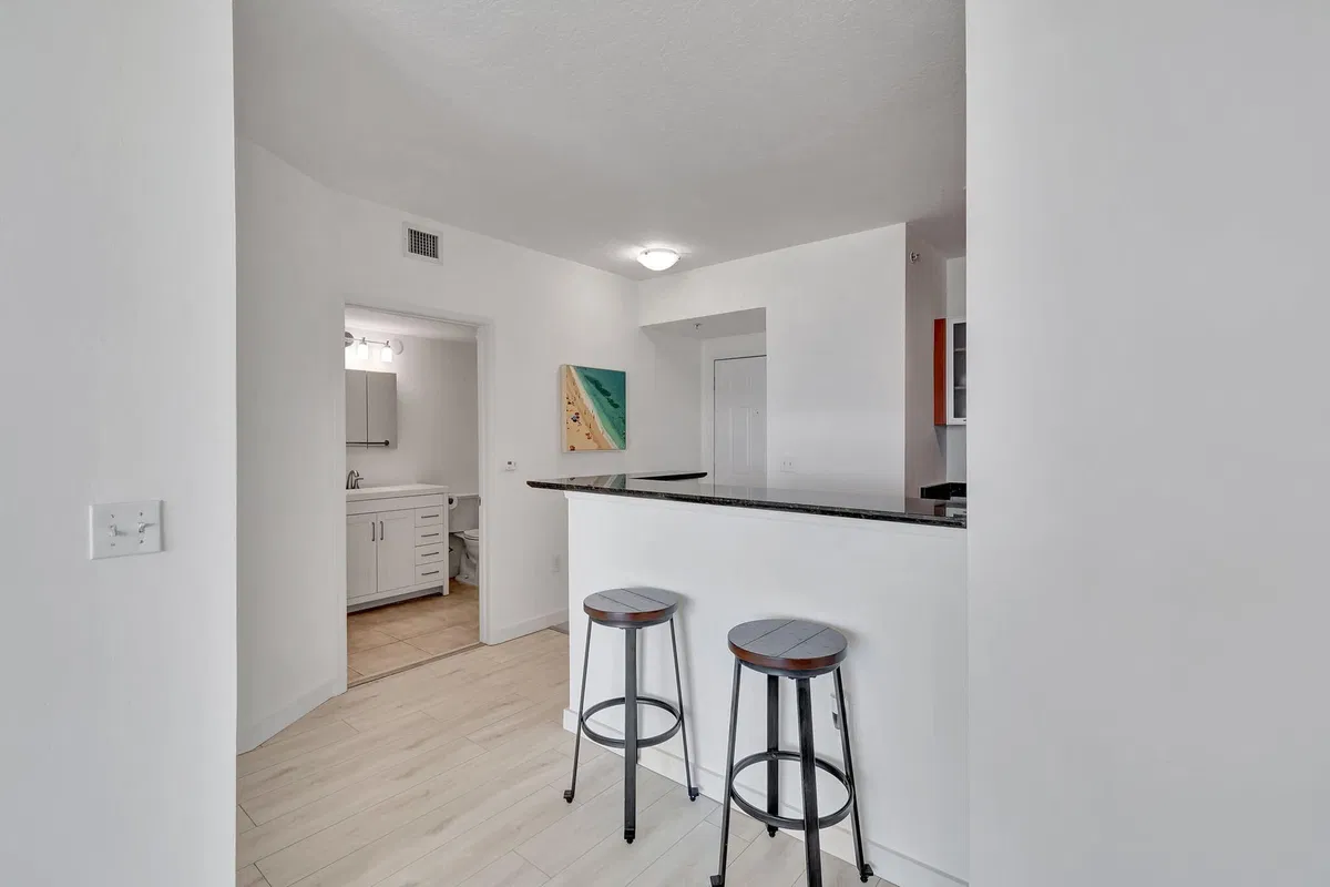 Unit 505 photo 7