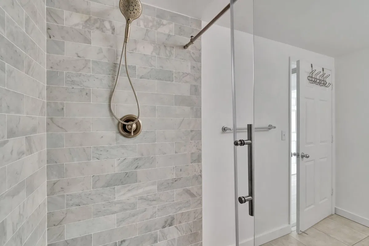 Unit 505 photo 16