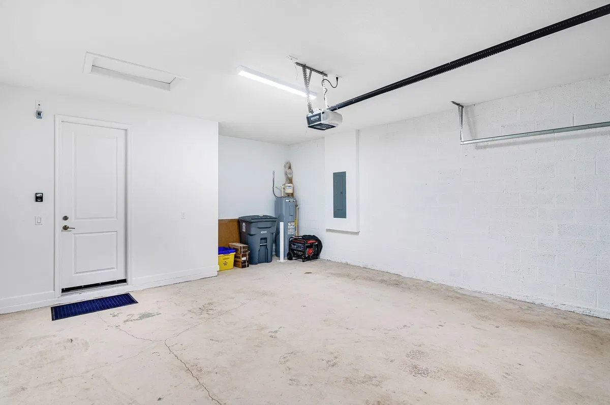  Residence photo 19