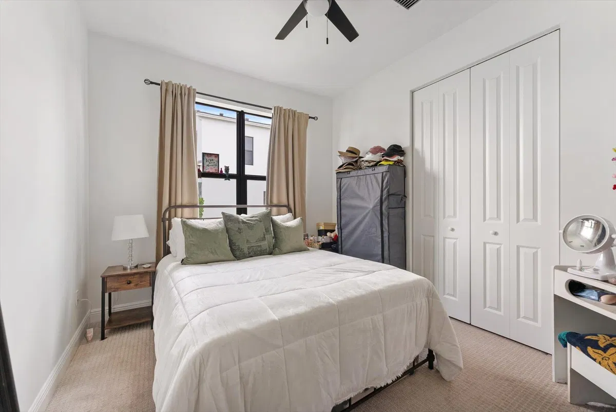 Residence photo 25