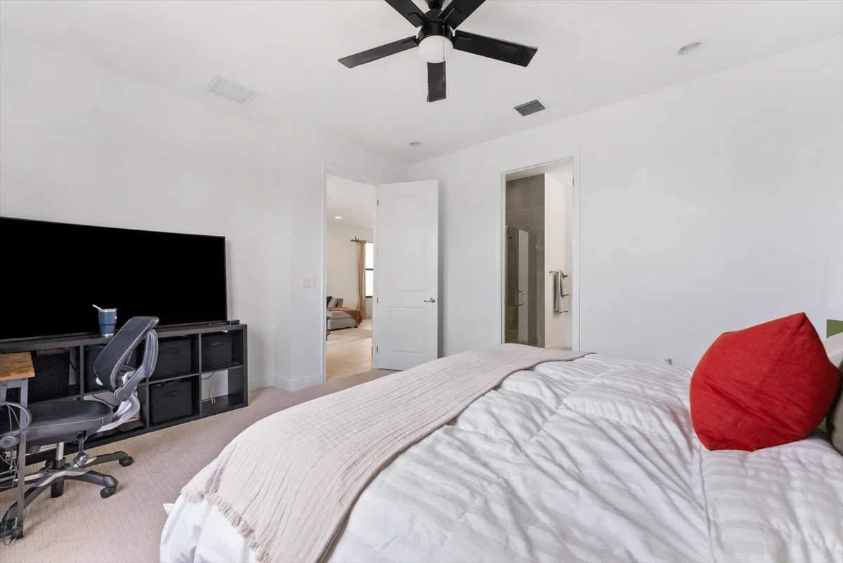 Residence photo 28