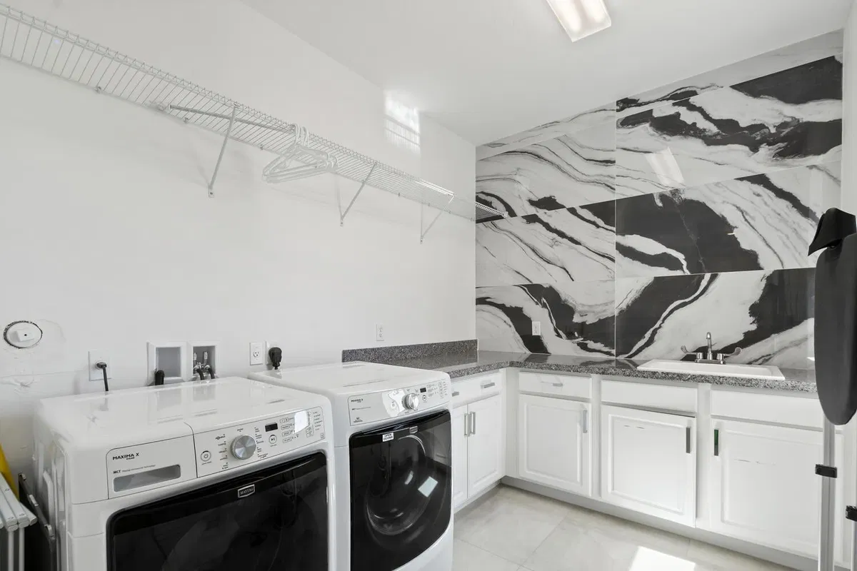 Residence photo 52