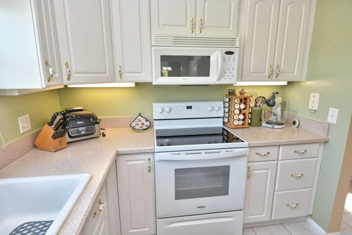 Unit 1701 photo 10