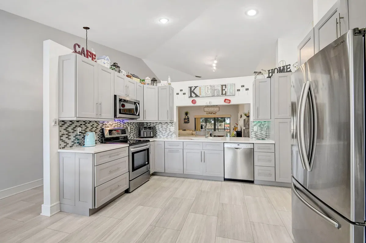 Unit 204 photo 10