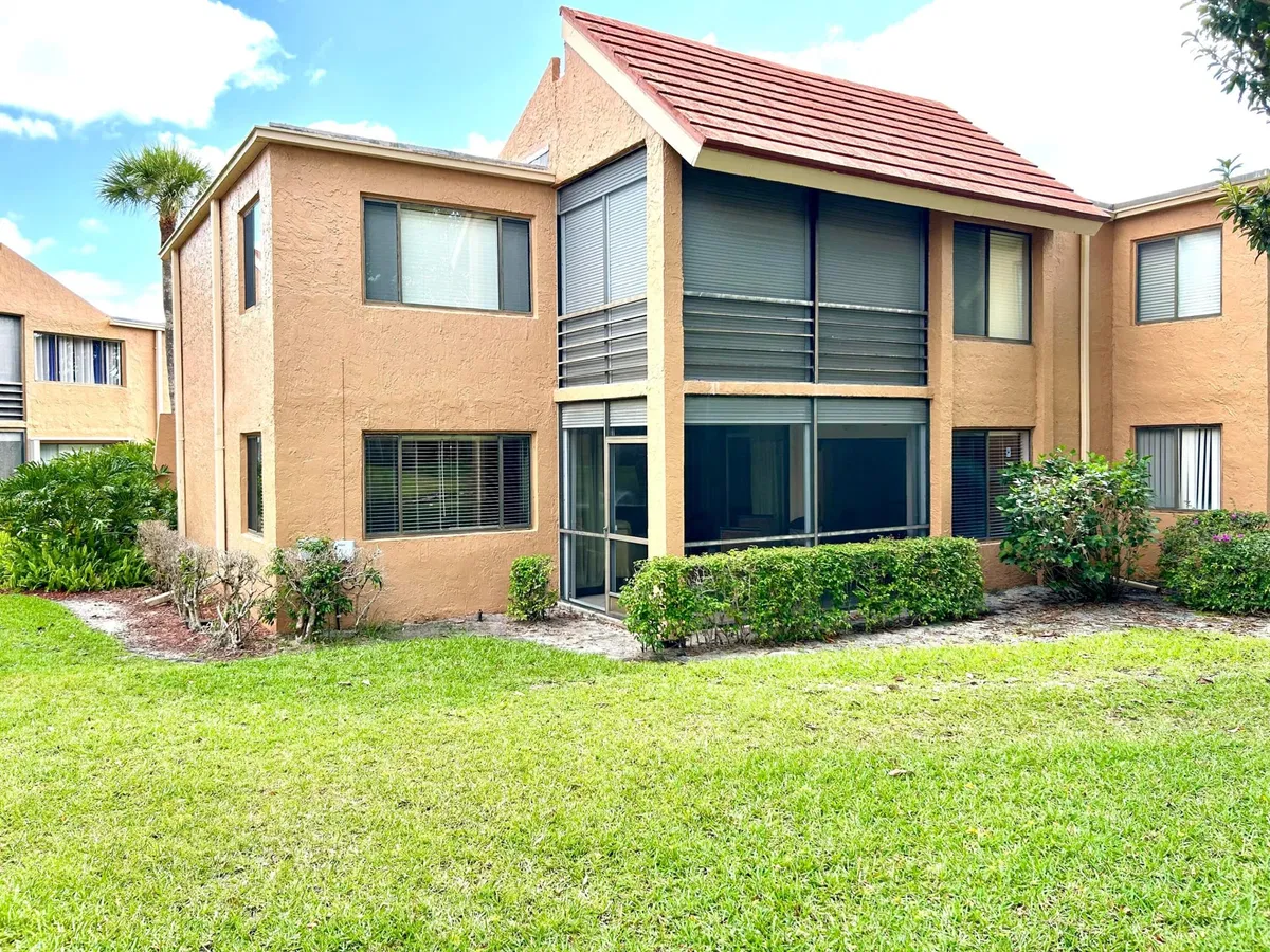 Unit 104 photo 28