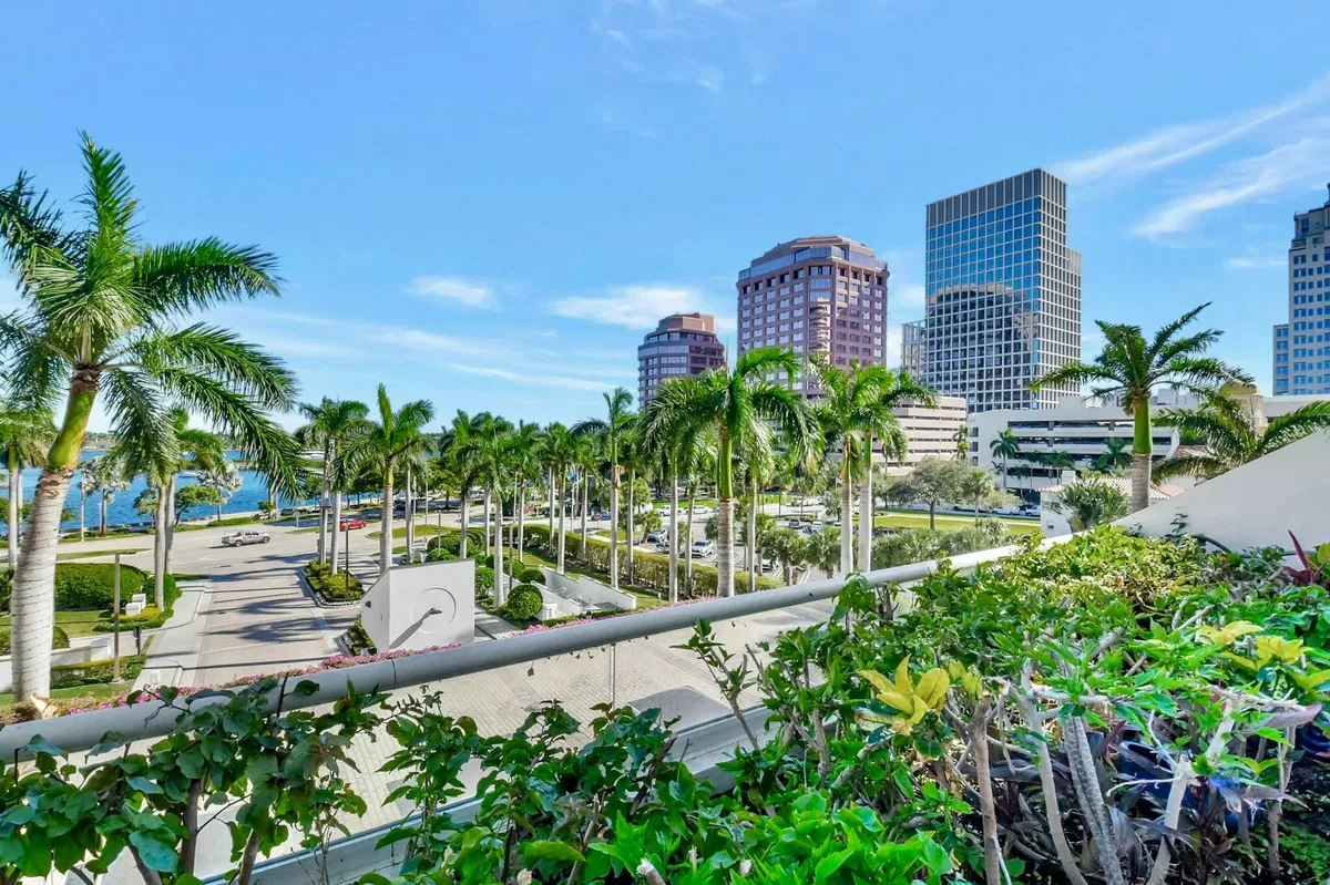 The Plaza of The Palm Beaches Unit Th4f
