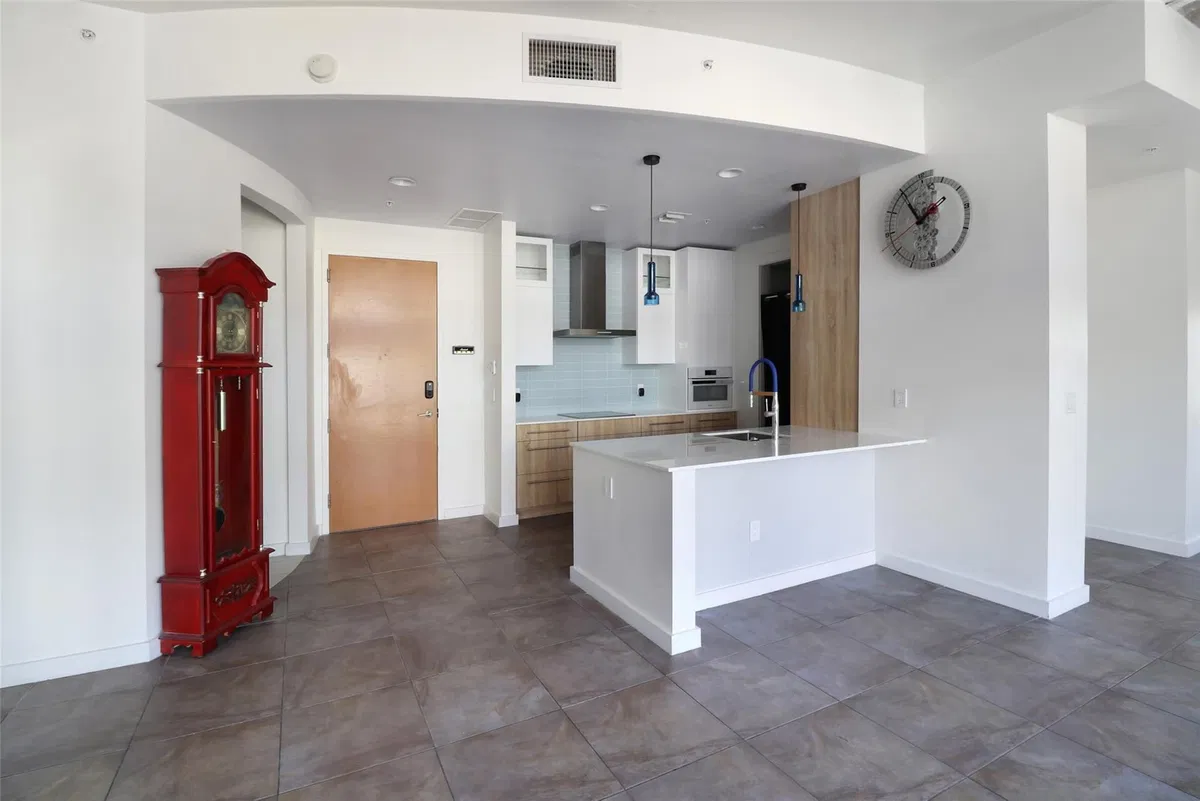 The Meridian Unit 212 photo 19