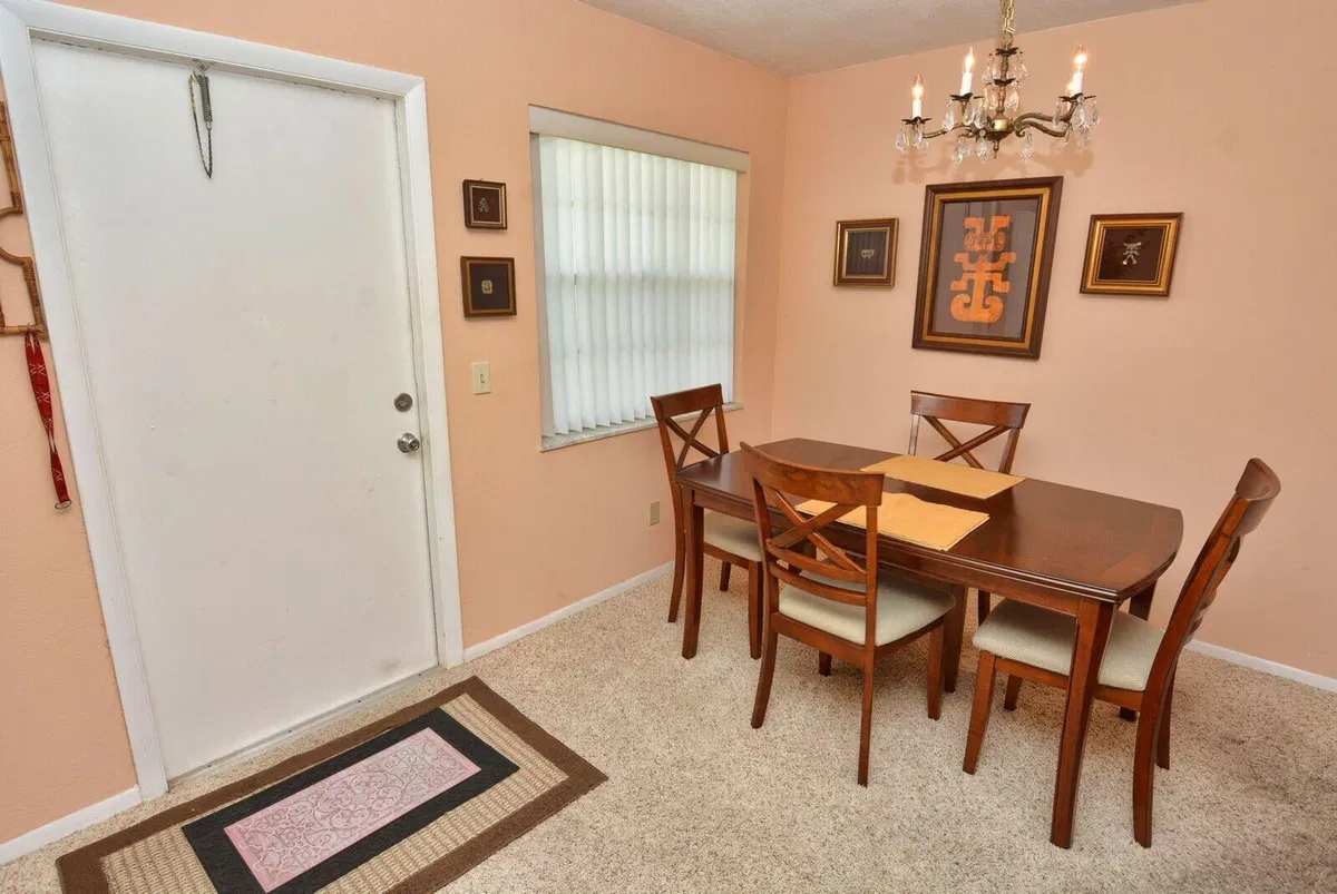 Unit 2010 photo 4