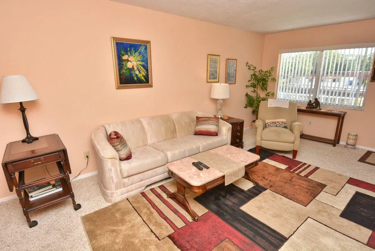 Unit 2010 photo 10