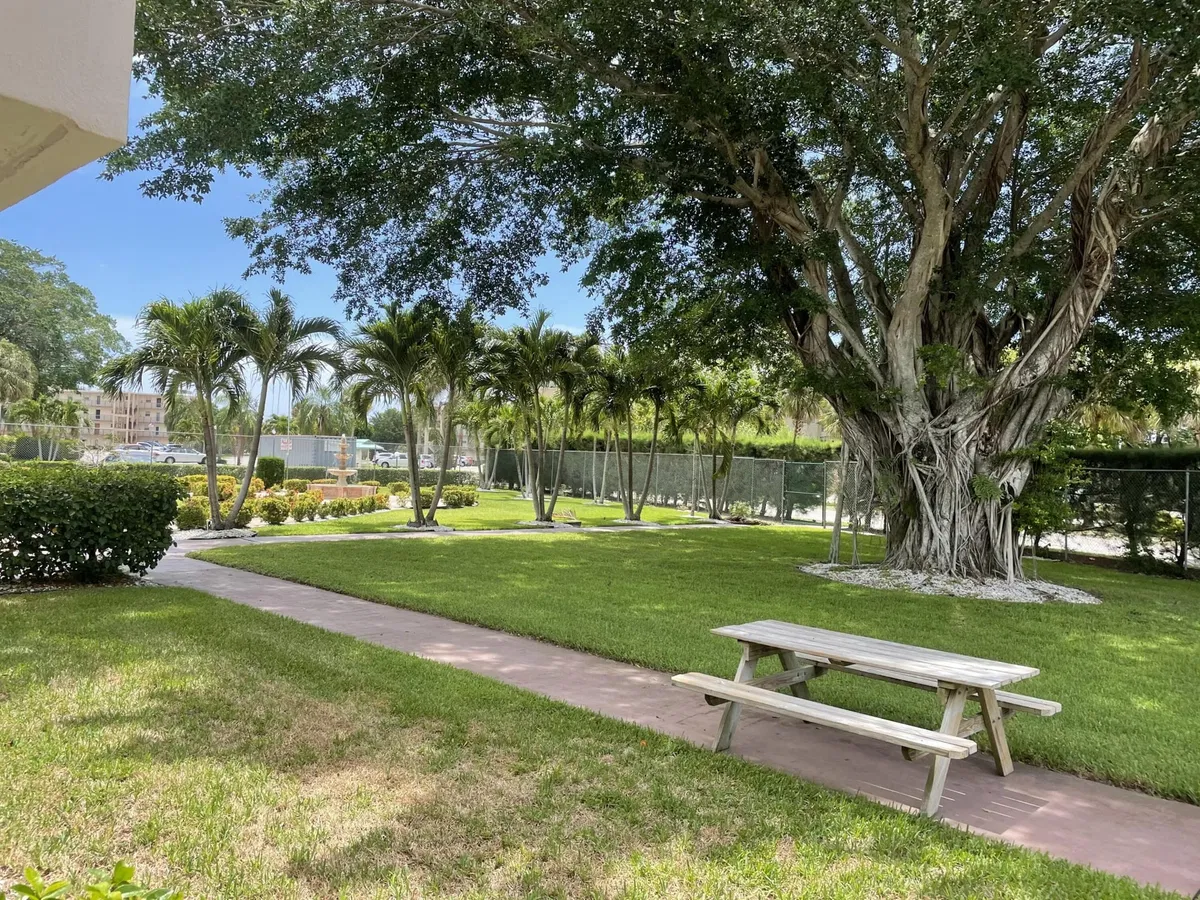 Unit 211 photo 22