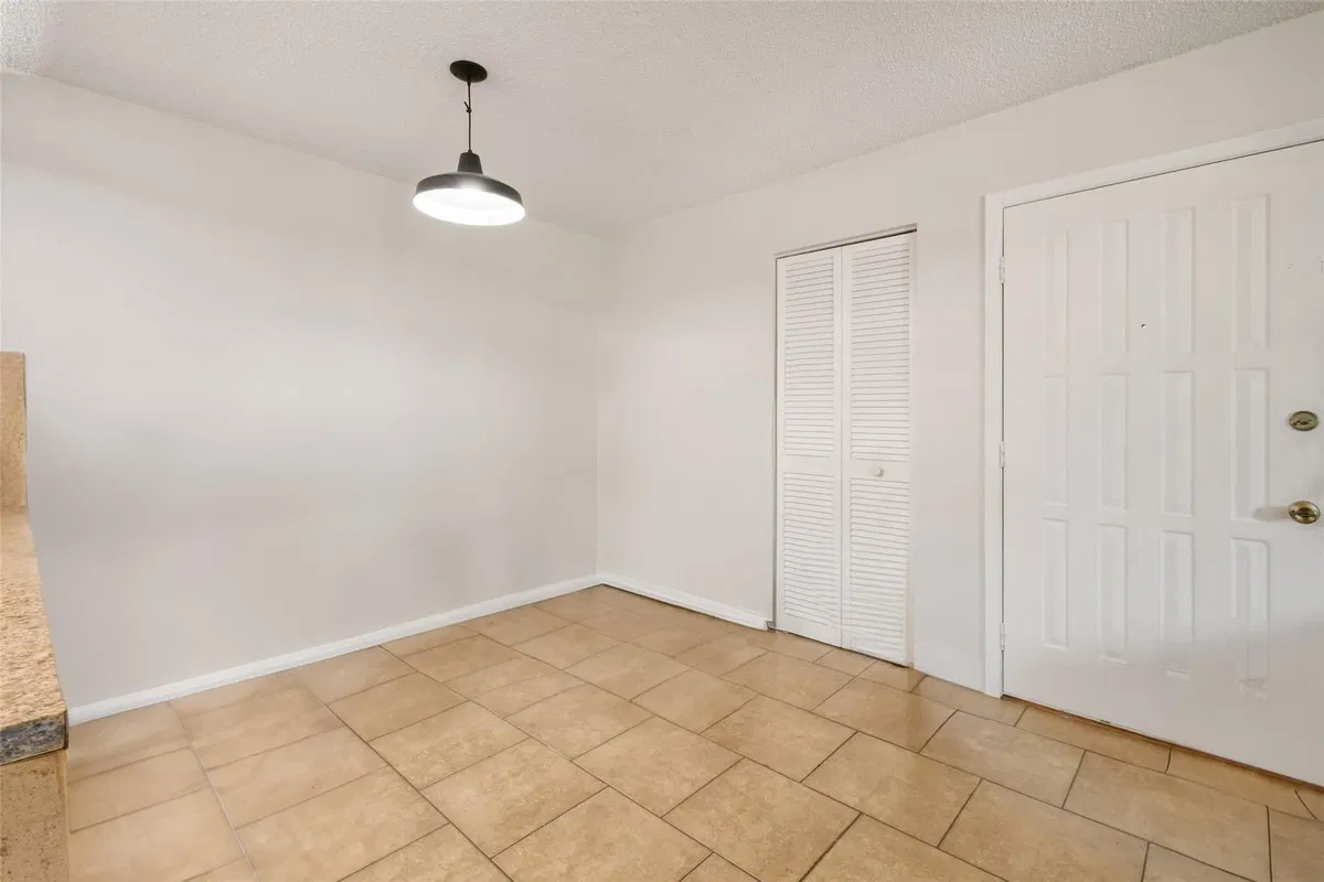 Unit 14B photo 4