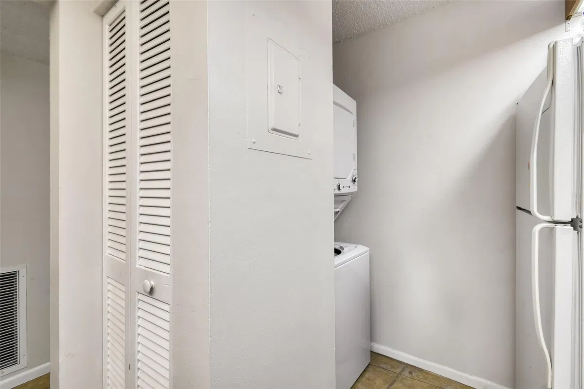 Unit 14B photo 7