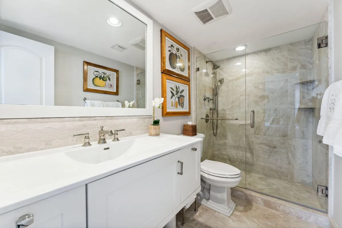 Trianon Unit 1402 photo 19