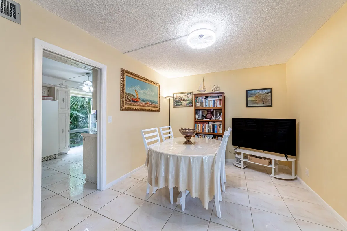Unit 221 photo 31