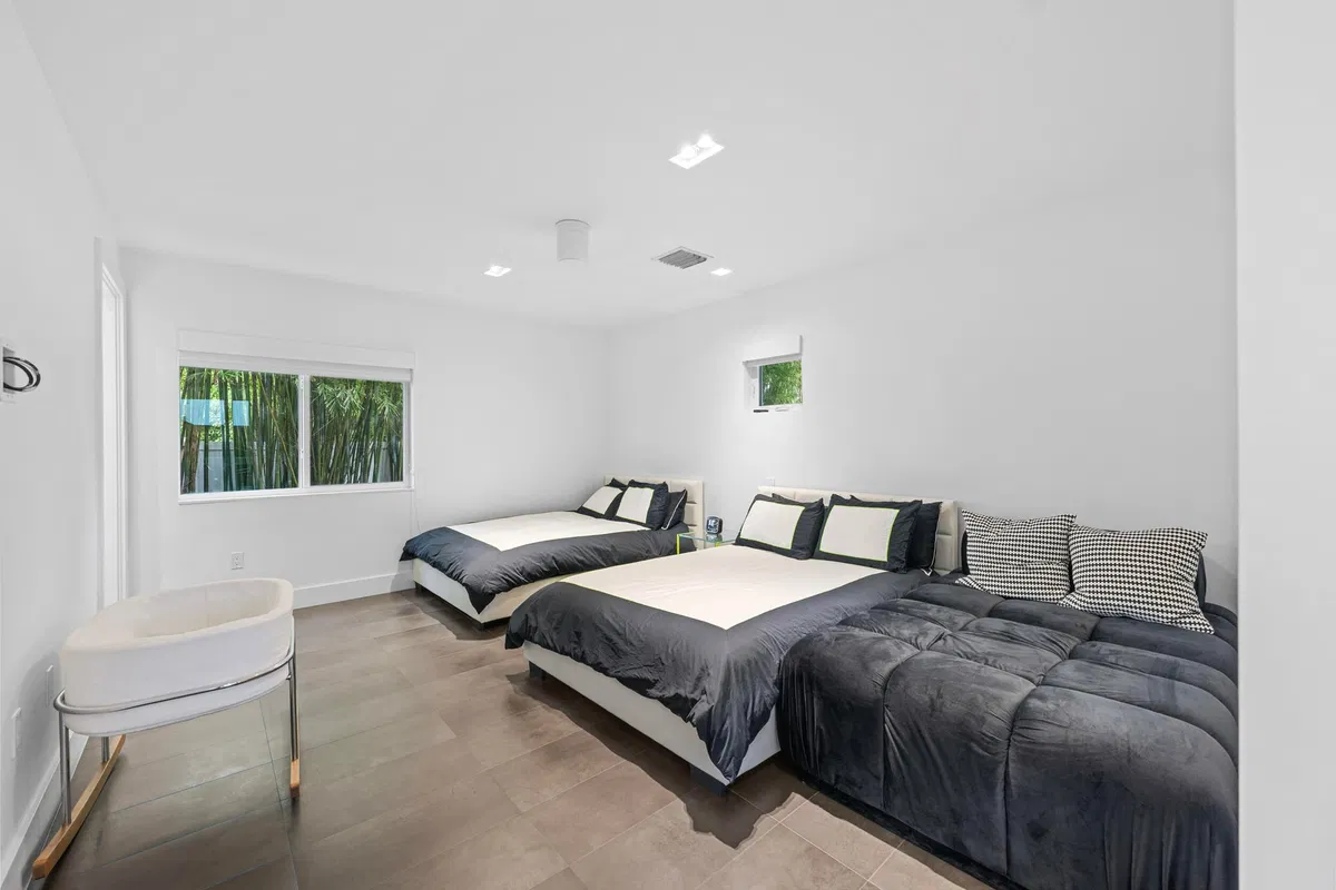 Residence photo 49