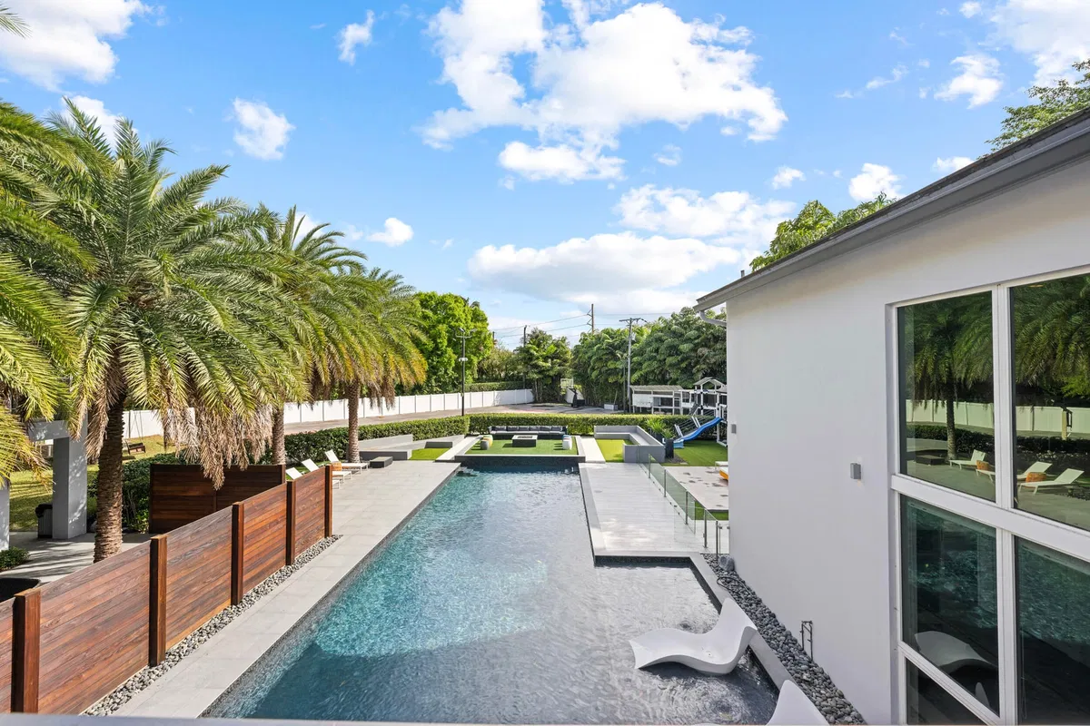 Residence photo 61