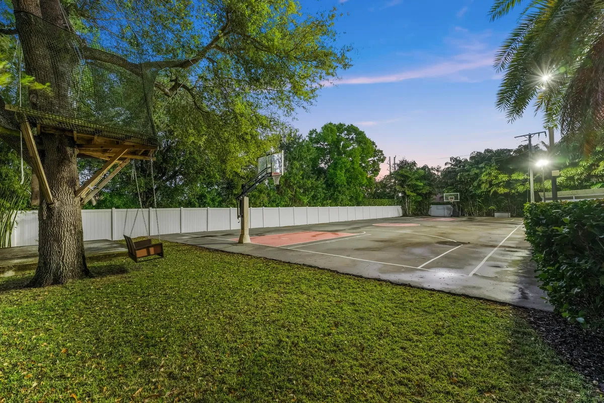 Residence photo 82