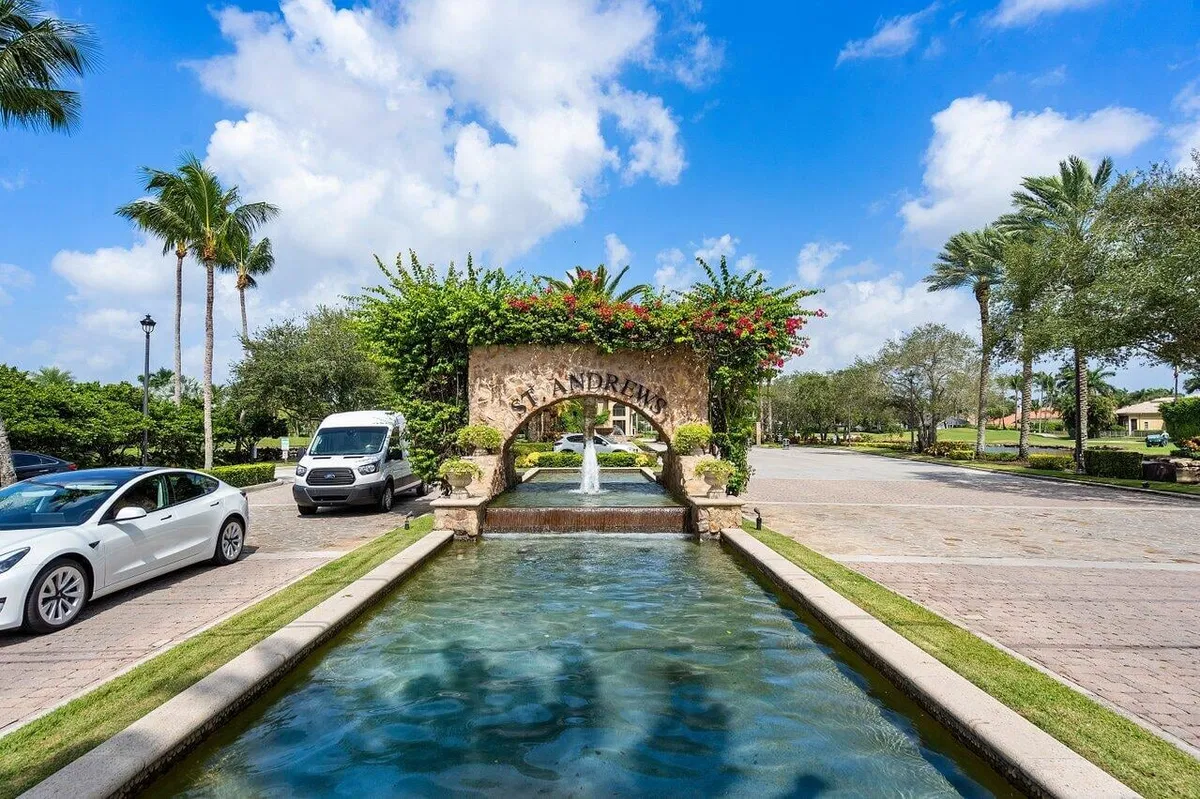 St. Andrews Country Club Residence photo 40