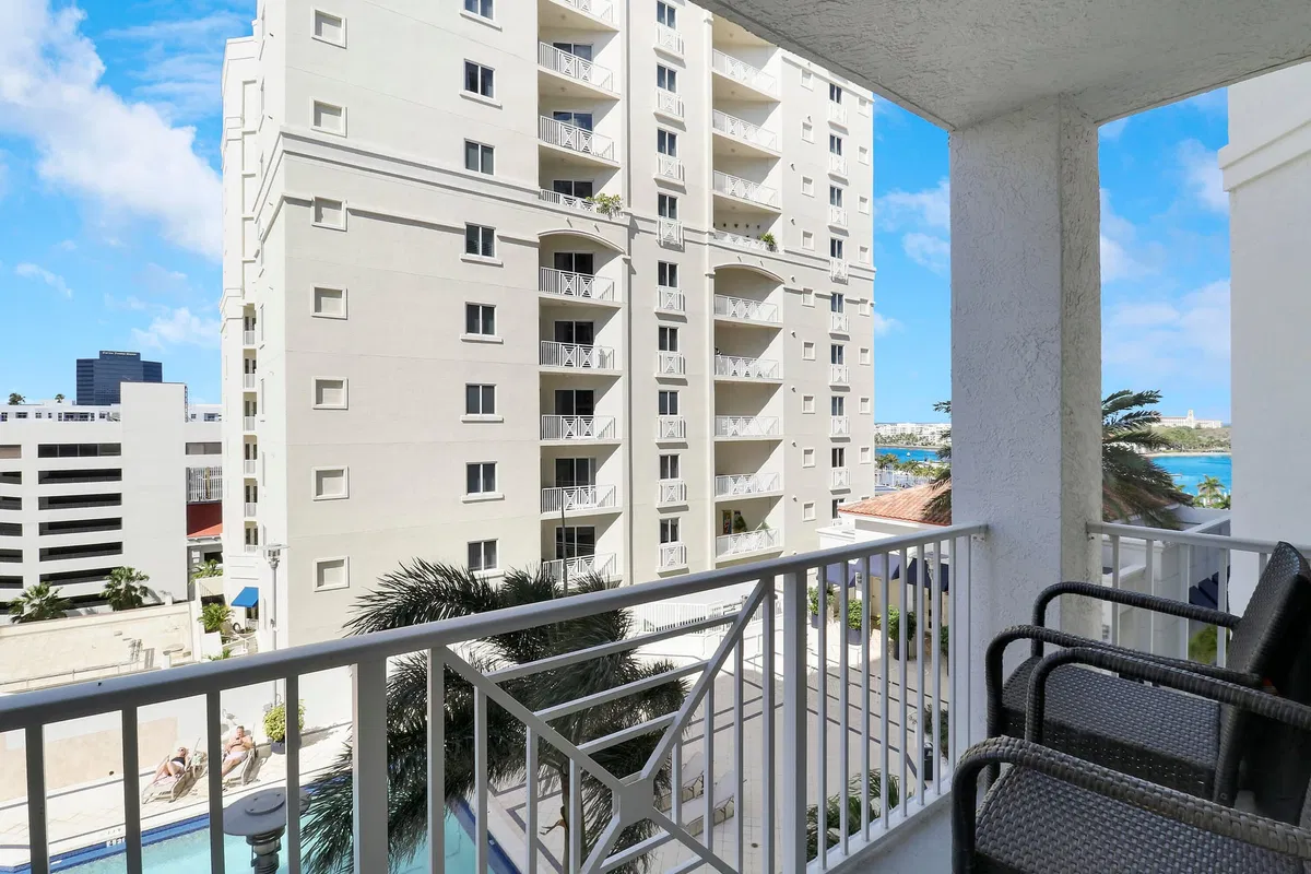 The Strand Unit 801 photo 7