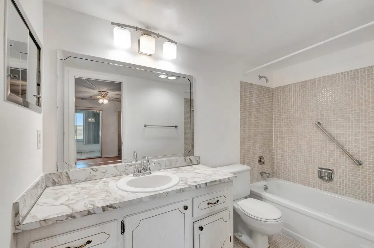 Unit 267 photo 49