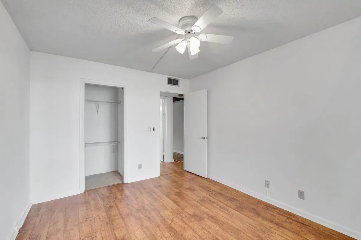Unit 267 photo 52