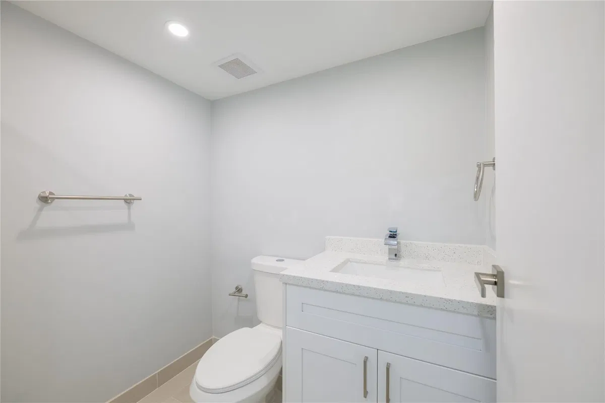 Unit 633 photo 13