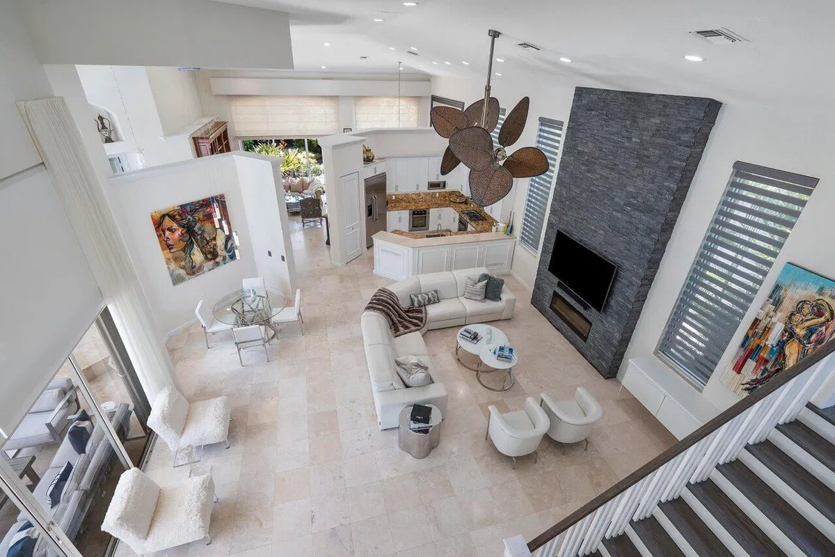 Woodfield Country Club Residence photo 13