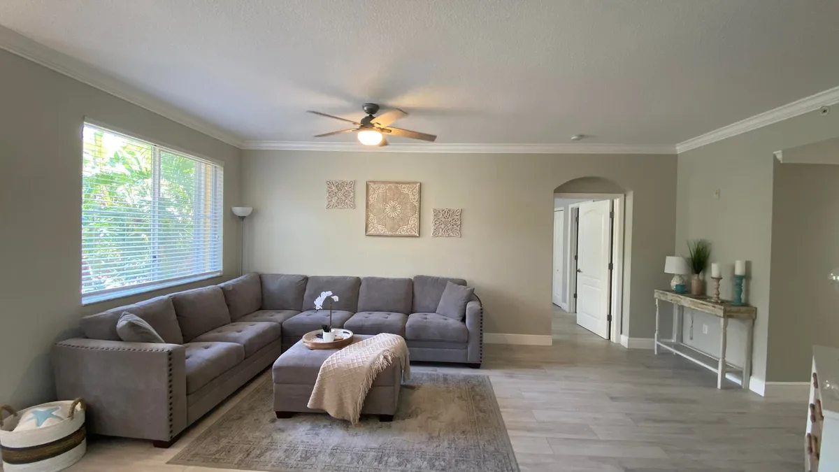Unit 104 photo 4