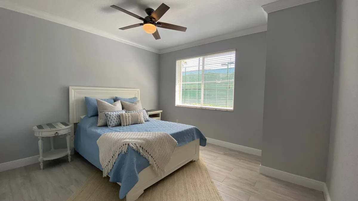 Unit 104 photo 16